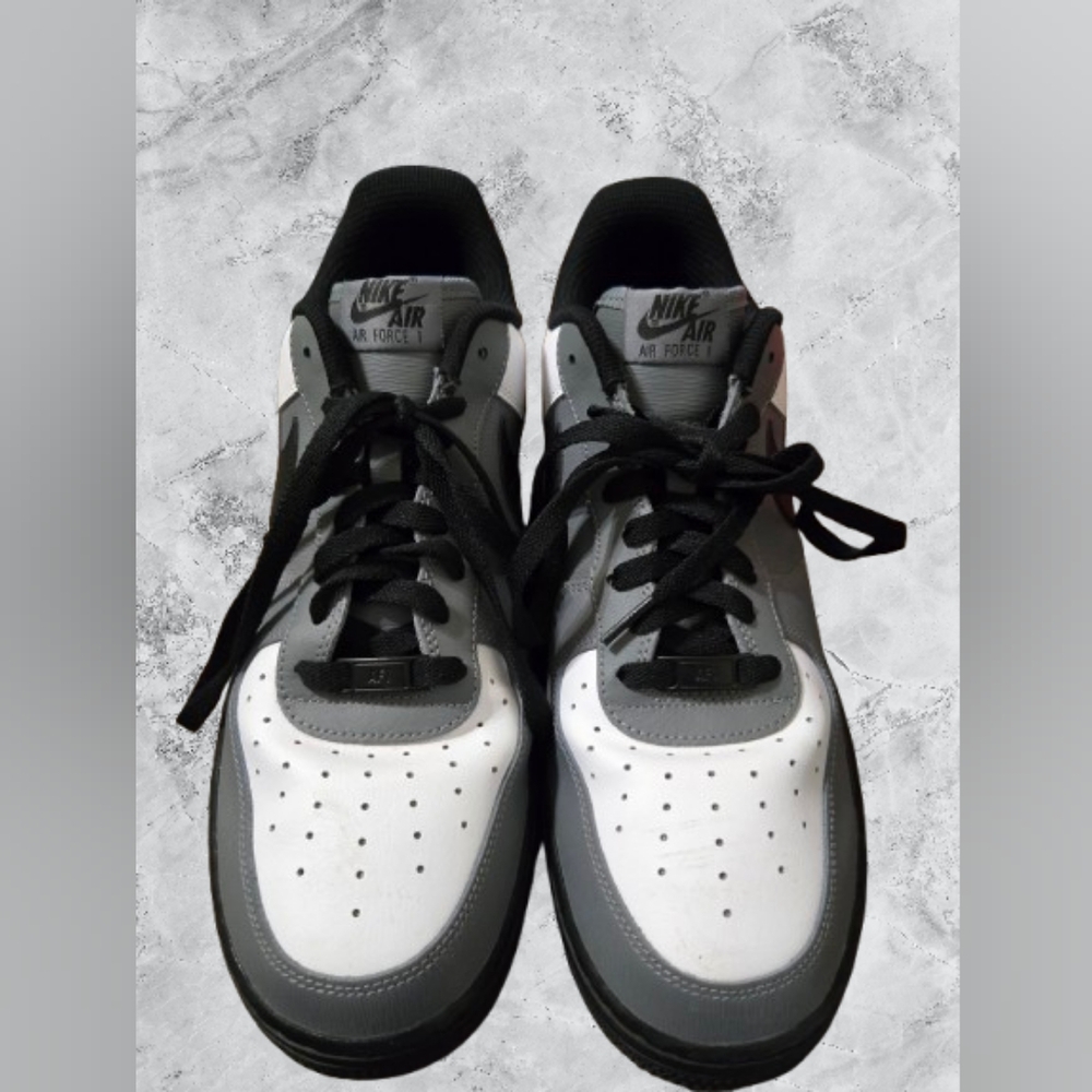 Nike Black and White Sneakers Classic Design